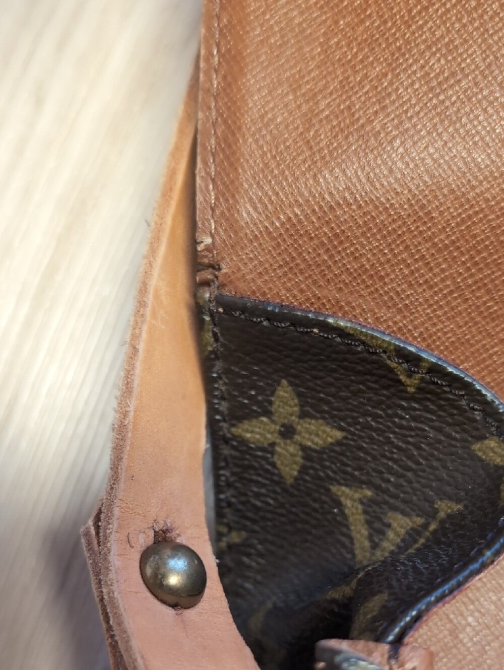 Louis Vuitton Brown Monogram Canvas Crossbody Bag with Tan Leather Trim - Picture 4 of 12